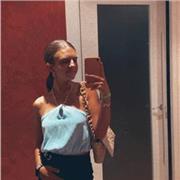 Profesora de educación infantil imparte clases de lengua a todos los cursos de primaria
